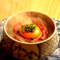 料理メニュー写真&nbsp;煙溢れる黒毛和牛燻煙ユッケ
