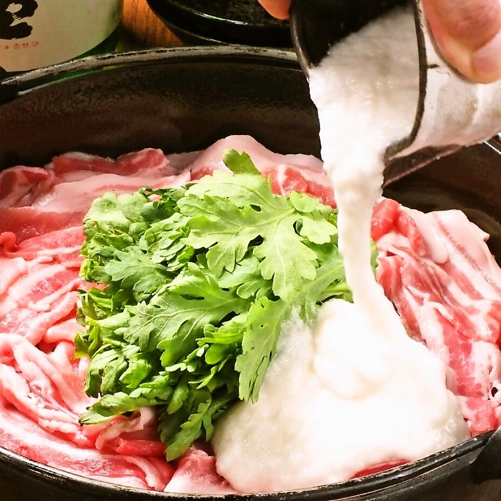 豚肉ととろろの相性が◎豚すきとろろ鍋2H飲放付4500円～ご用意しております。+500円で3H飲放にも◎