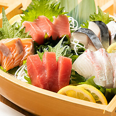 【大人気♪】海鮮船盛付きのコースもご用意♪当日予約にも対応してますので急な宴会や二次会にもピッタリ◎の写真