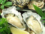 牡蠣の出荷量日本一を誇る広島。殻付き牡蠣『蒸し牡蠣』8個1760円（税込）