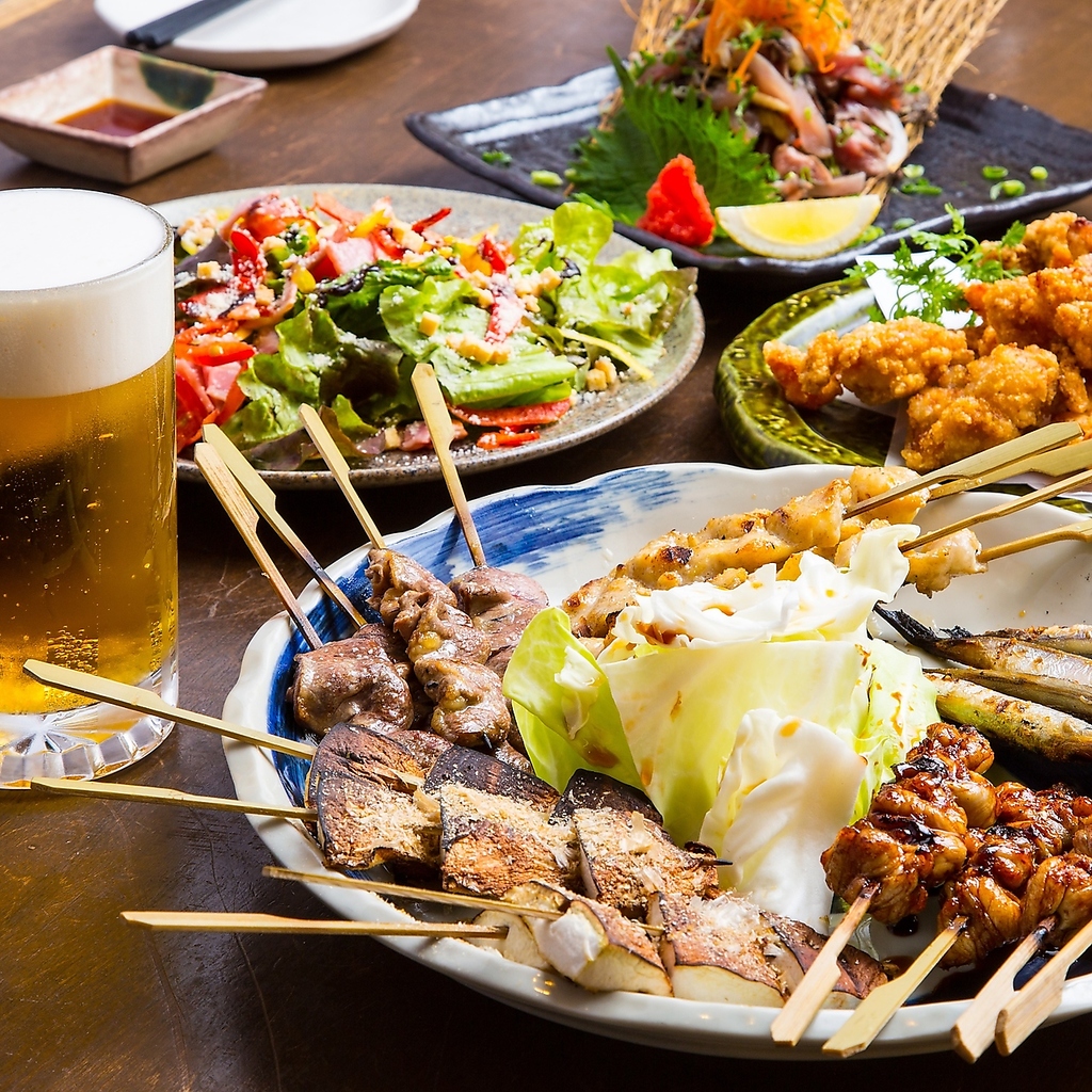 新宿駅徒歩2分！炭火焼き鳥が食べ放題の居酒屋！お席で喫煙可
