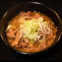 人気メニュー「もつ煮込み」