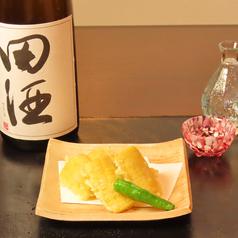 料理を引き立てる日本酒のラインナップ。