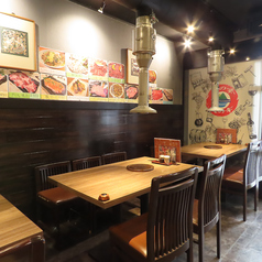テーブル席やソファー席などをご用意しております。また、店内貸切のご相談も承りますので当店までお気軽にお問い合わせください。