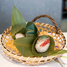 ご飯　鯛の笹巻きすし　鯛の桜すし