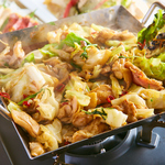 おつまみ系からガッツリ系まで幅広くご用意しております！どれもお酒に合う逸品です♪