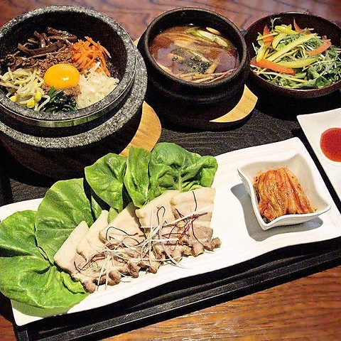 地元食材の手作り韓国家庭料理を舎廊房で、心満たすひととき