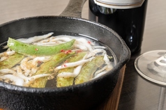 白魚とスナップエンドウのアヒージョ　煎り酒風味