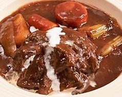 牛肉の赤ワイン煮込み