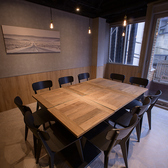 当店では、8名様からのフロア貸切が可能です。小規模から大規模まで、どんな人数にも対応いたしますので、会社の飲み会や接待にも最適です。お客様のニーズに合わせたプランをご提案いたしますので、お気軽にご相談ください。特別なひとときを、心地よい空間でお楽しみいただけます。