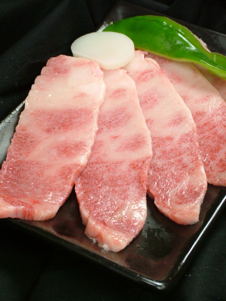 写真は大トロカルビ1313円。キメ細やかなサシ☆とろける味わいは名前の通り、大トロのよう♪