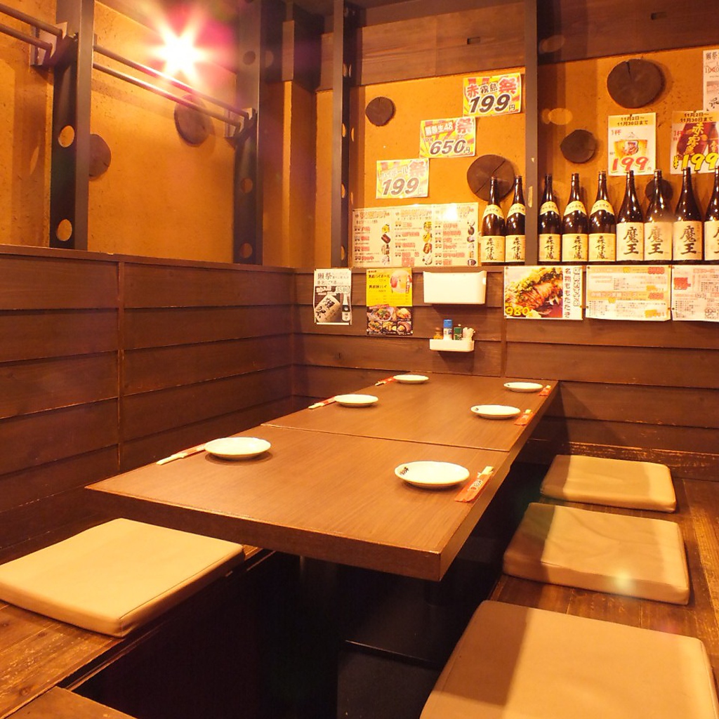 ゆったり足を伸ばしてくつろいで頂ける掘りごたつ座敷は、4名～10名までの宴会・女子会・ママ会に◎