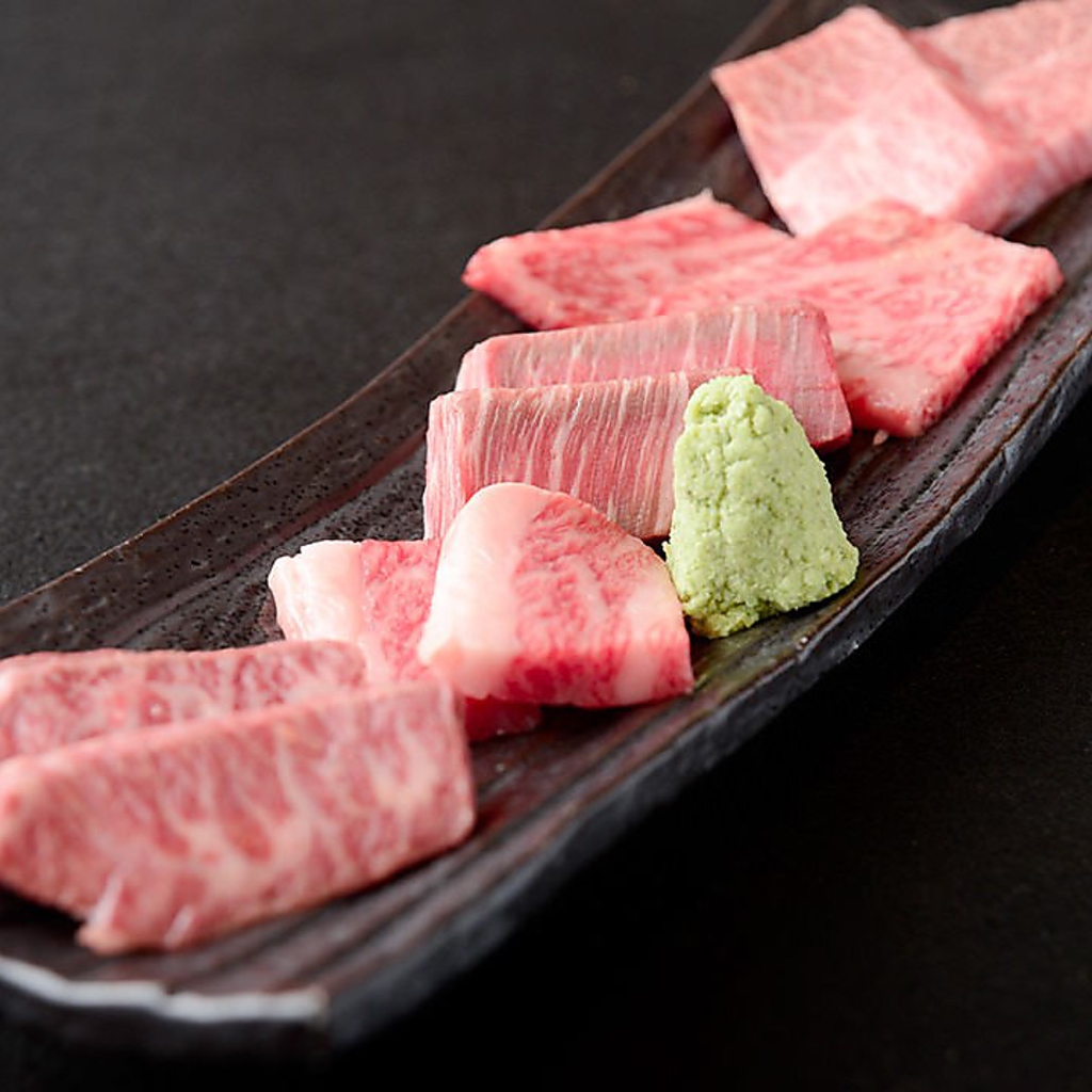 「特選焼肉五種」・特選ロース・特上カルビ・特選ハラミ・極上特選ミスジヘレステーキ