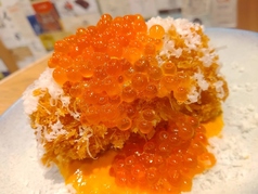 “ぶっかけイクラ”の蟹クリームグラタンコロッケ