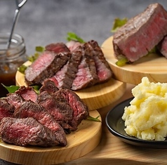 土佐あかうしの熔岩焼きステーキ　幻の赤身肉3種盛り