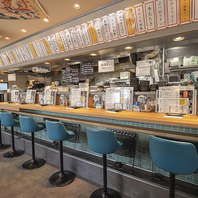 おひとり様大歓迎♪ライブ感満載のカウンター席も完備