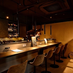 コンセント完備で、ゆったり過ごせるカウンター席