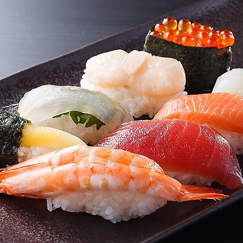 熟練板前が丹精込めて握る江戸前寿司が自慢◎ぜひ全国の地酒と共にお楽しみください！