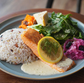 料理メニュー写真&nbsp;レアサーモンのデリサラダプレート