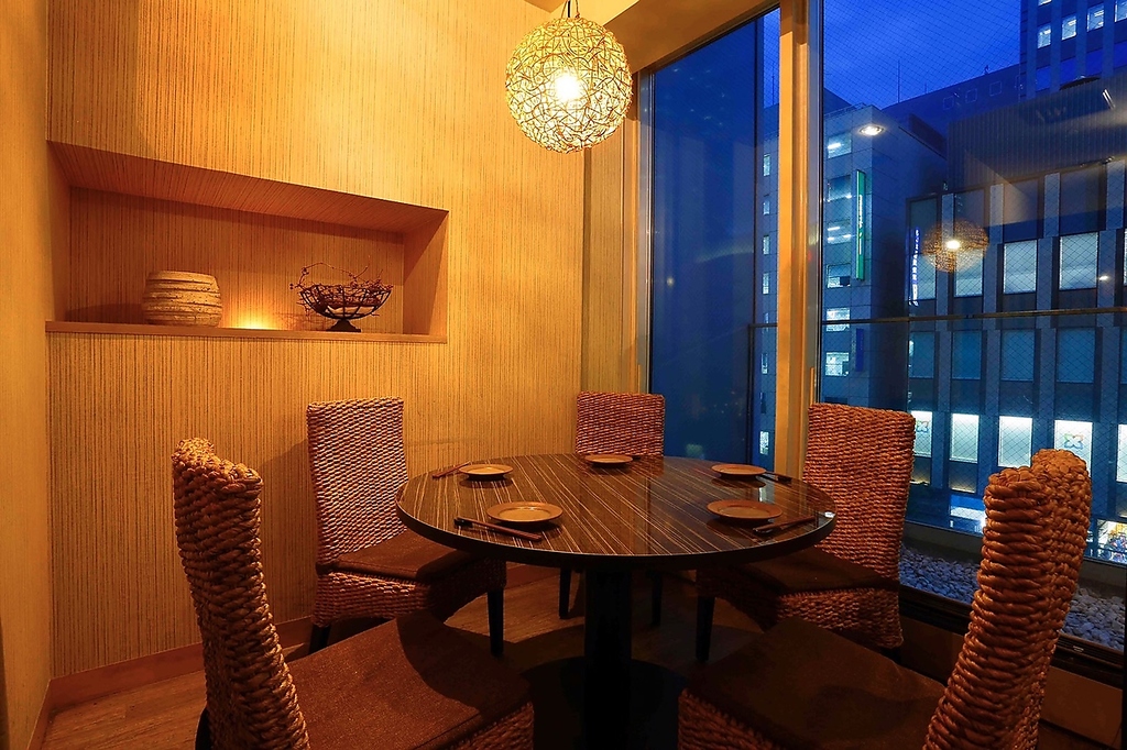 雰囲気抜群の夜景の見えるヴィラリゾート個室は、宴会、デート、合コンetc・・・に最適！！