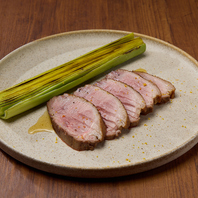 上質な内装とこだわりの料理が生み出す至福の時間