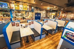 お店の真ん中！テーブル席！スタッフとの距離も近いので気軽に注文できます！