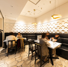 エミット フィッシュバー オイスター&グリル GINZA SIXの雰囲気2