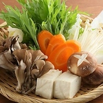 豊富な野菜、〆の麺、アイスなどなどお肉のみならず副菜食べ放題も豪華！