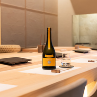 鮨と日本酒の絶妙なペアリングを楽しむ