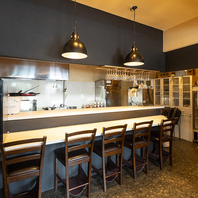 お一人様やデートのご利用に◎カウンター席も完備！