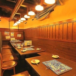 テーブル席も雰囲気抜群！！仕切りもあるので半個室に変身いたします！