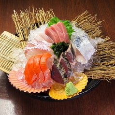 【新鮮にこだわり】刺身盛り合わせや、旨味がたっぷり 詰まった真牡蠣・岩牡蠣を堪能の写真