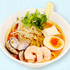 濃厚魚介スープのラクサヌードル 加東スタイル