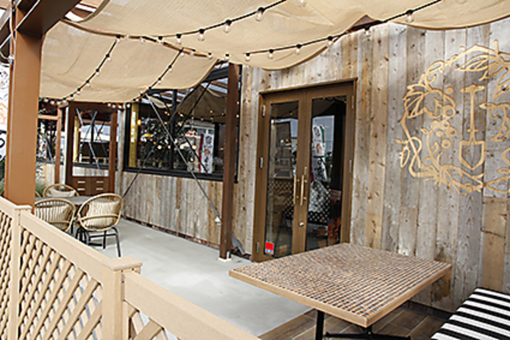 テラスのお席のご用意もあります◎爽やかな風を感じながらゆったりしたひとときをお過ごしください♪