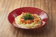 スモークサーモンといくらのクリームソースパスタ