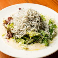 女性に大人気!!しらすドカ盛りシーザーサラダ♪