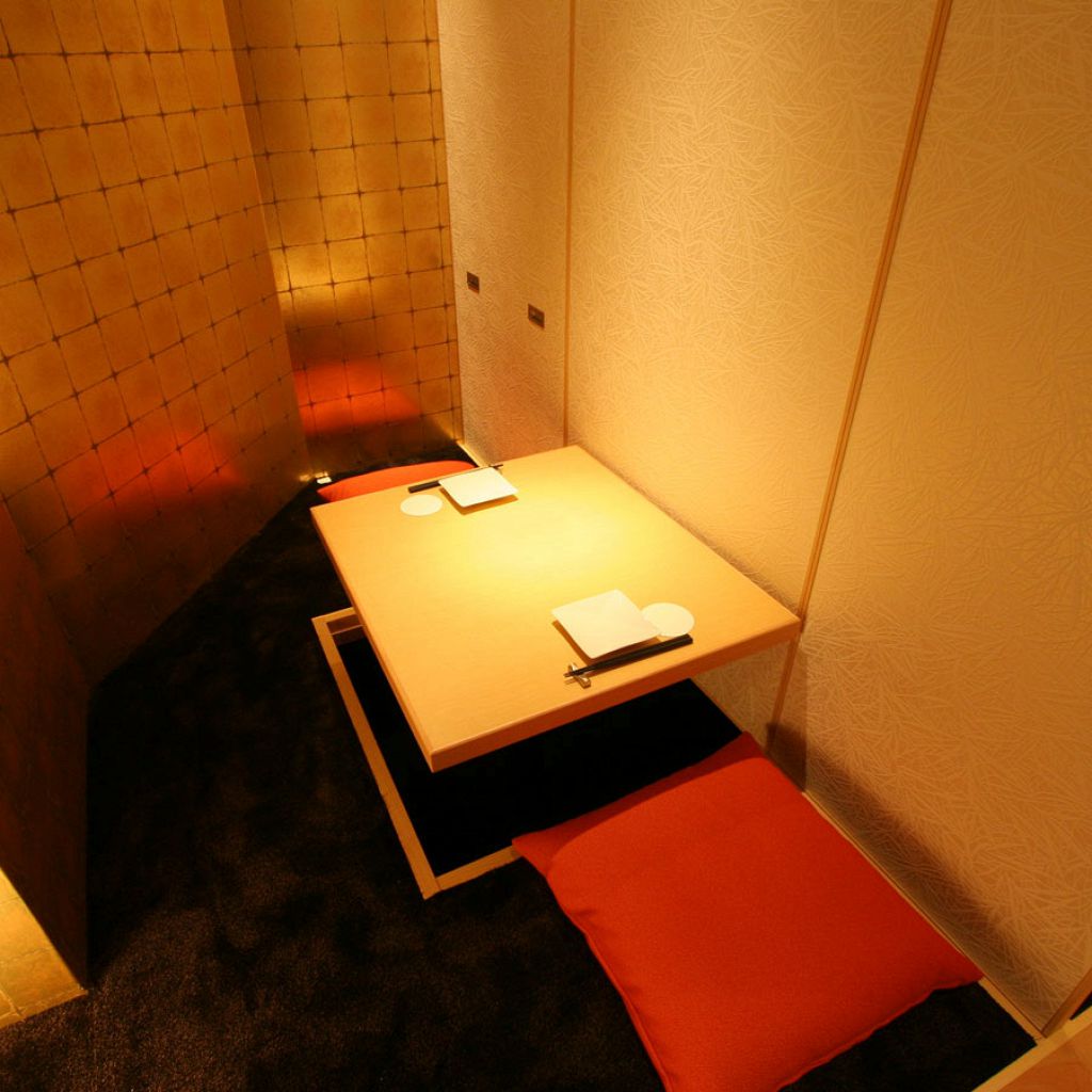 ☆プライベート感溢れる小個室も充実！2名様からのデート個室も、4名様用も、大人数も多数ご完備☆