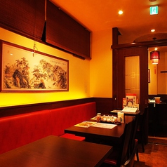 ソファー席でゆっくりお過ごし頂けます♪各人数に合わせて、個室をご用意！最大60名様までご利用頂けます。円卓個室は宴会に最適！中華といえば円卓、1つのテーブルで囲んで食べる料理は格別です。角がない円卓は無意識に緊張感が和らぎ、リラックスして食事して頂けます。銀座で中華のお店をお探しならぜひ当店で★