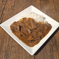 お肉がゴロゴロ入った！【牛すじカレー】