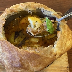 【９月限定】鶏せせりのレモンペッパーパイ包みスープカレー