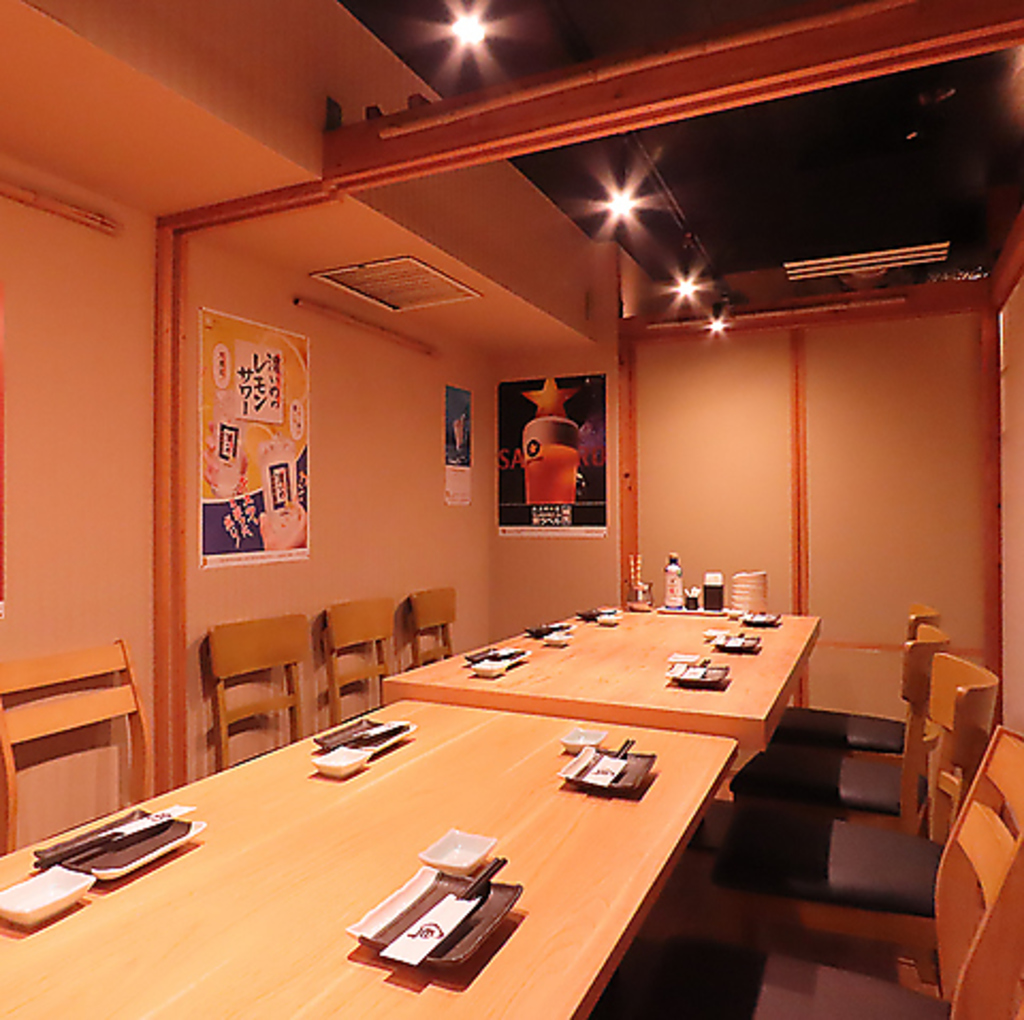 掘りごたつ式のお席は大人数でもOK♪広々と足を伸ばしてゆったりした時間を過ごすことが出来ますよ♪