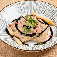 「焼鳥屋の常識を超える、洗練された逸品」