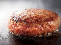 肉汁あふれる宮古牛のハンバーグをご堪能あれ