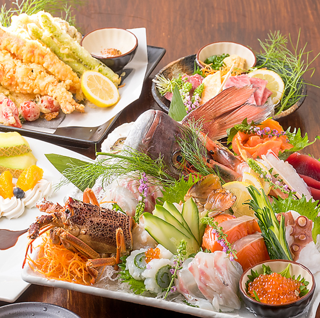 見た目にも美しい彩り豊かな海鮮料理が目白押し！当店自慢の海の幸をお愉しみ下さい！