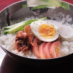 【シャリシャリ食感の大人気メニュー】 七龍特製冷麺の写真