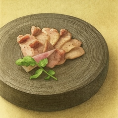 炙り牛タン刺し