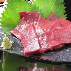 炭火で焼き上げる信州牛の旨みを丁寧に引き出す技
