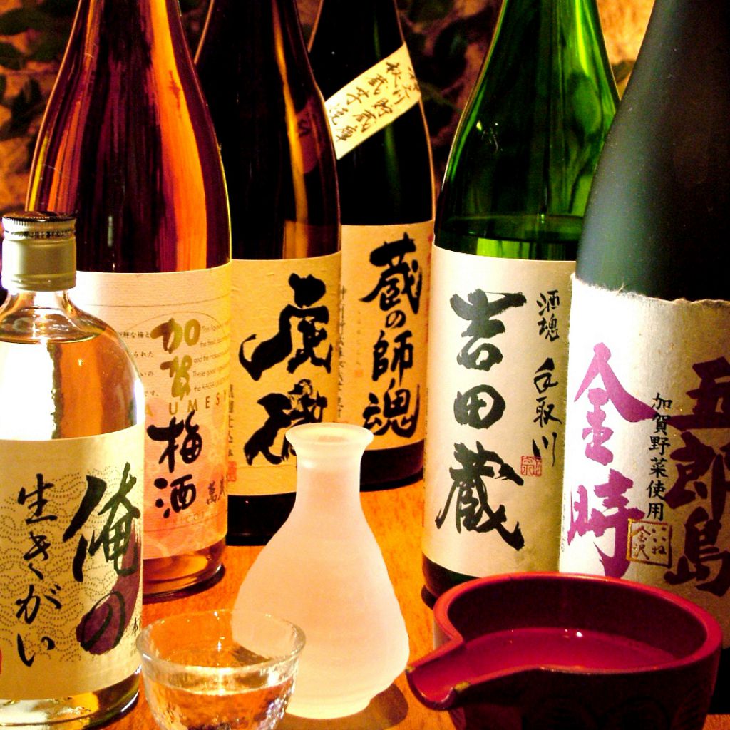 地元金沢の地酒やプレミアム焼酎など多数取り揃えています。落ち着いた雰囲気の居酒屋でございます