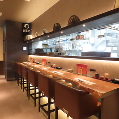 しっぽりとお食事が愉しめる人気のカウンター席は大人のデートにも◎