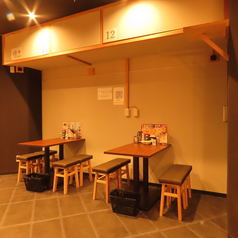 4名様までのテーブル席です。気心知れたご友人とのお食事にも最適！当店こだわりの料理をお楽しみいただけます♪